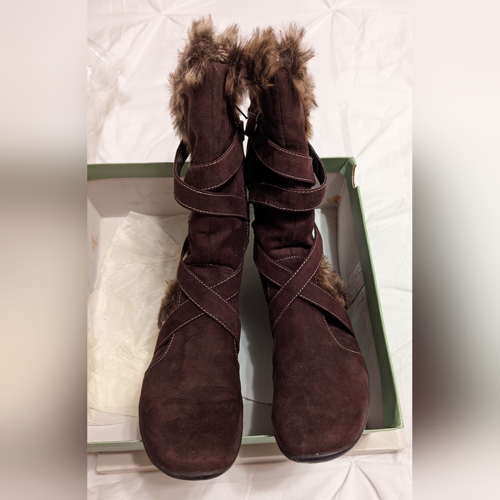 Naturalizer, natural soul suede and faux fur boots, size 9 medium.